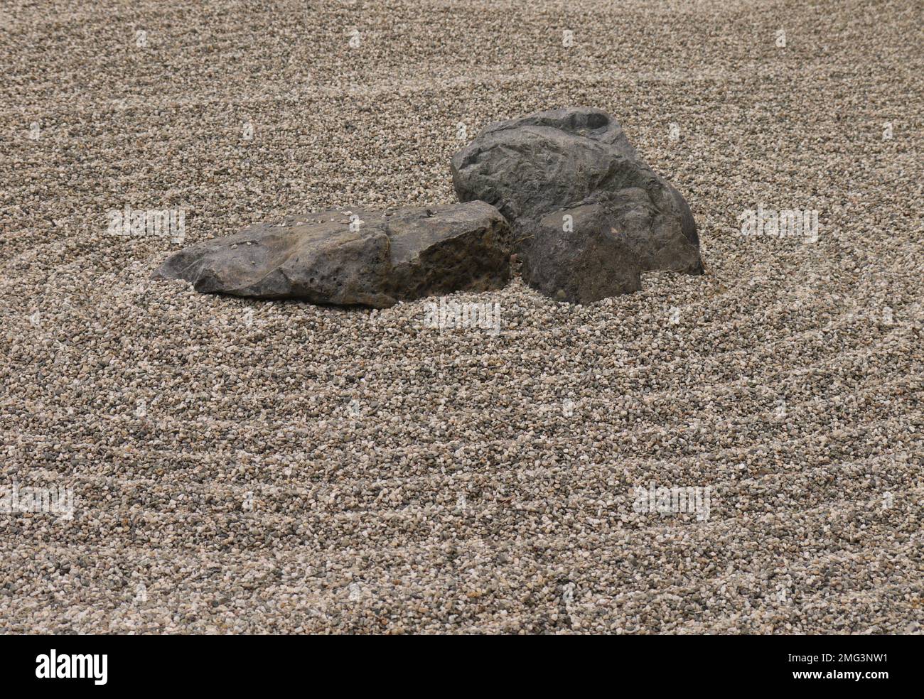 Raked pebbles surround rocks in the Zen Court of the Japanese Garden at Huntington Botanical Gardens, San Marino Stock Photo