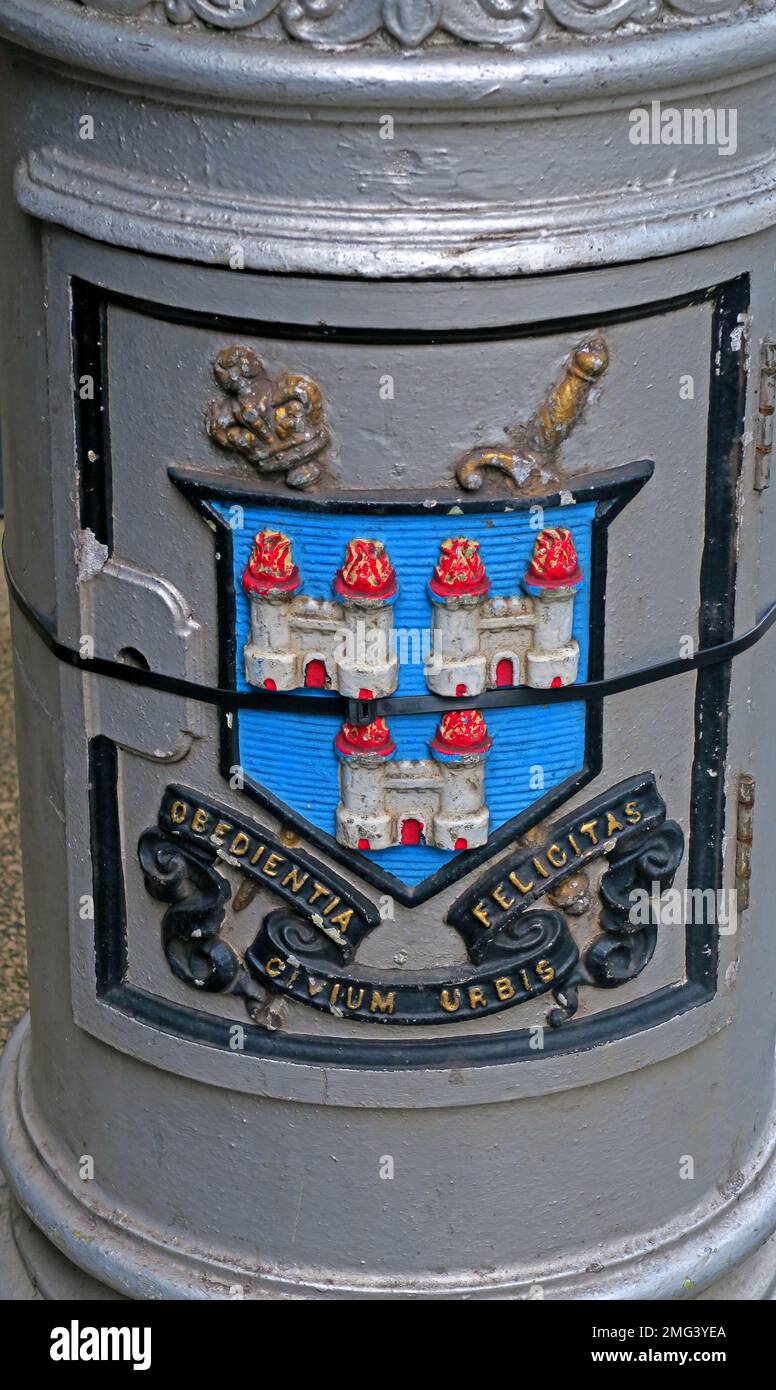 Dublin decorated embossed and painted lamppost, city centre, Eire, Ireland - Obedientia Civium Urbis Felicitas Stock Photo