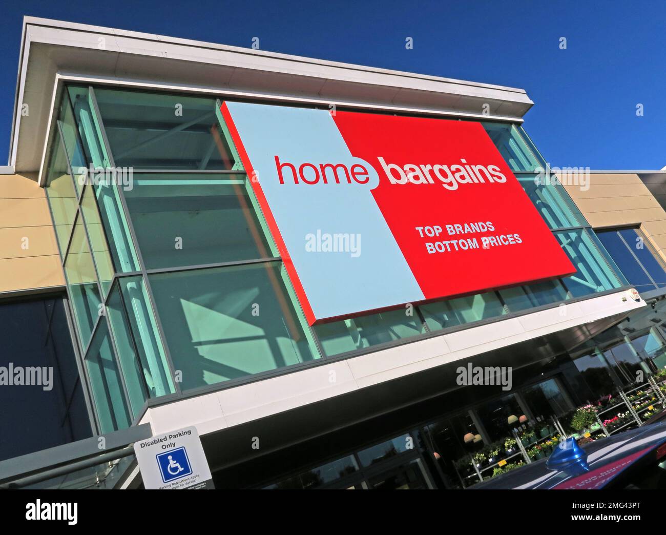 Home Bargains, JunctionNINE Retail Park, Warrington, Cheshire, England, UK, WA2 8TW Stock Photo