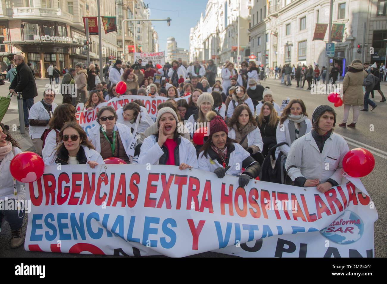 Demonstration for AMYTS primary care in Madrid, Spain from Sagasta street to Puerta del Sol. where they claim Deficit categories in medical specialties, Information on the SERMAS statutory process, and Information on SERMAS selective processes. Recruitment information Emergency Hospital Nurse Isabel Zendal, patient referral due to SERMAS care pressure. Call Central Commission for Professional Career, and Professional Careers for Management Personnel. The Indefinite Strike Committee of Family Physicians and Primary Care Pediatricians of SERMAS has called for 'resuming the meetings in order to p Stock Photo