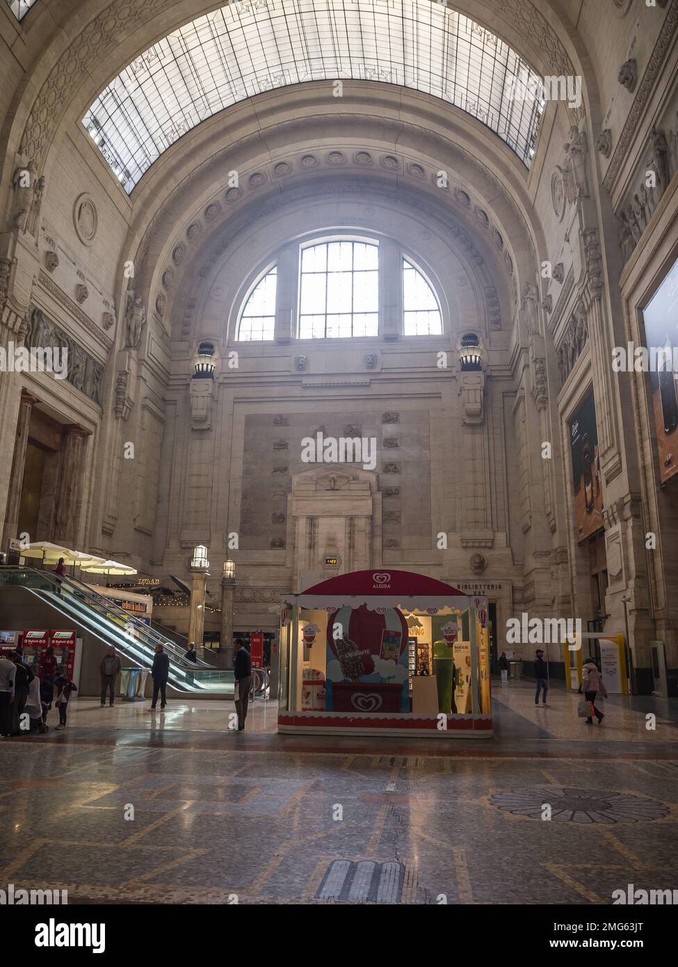 Milan central station hi-res stock photography and images - Alamy
