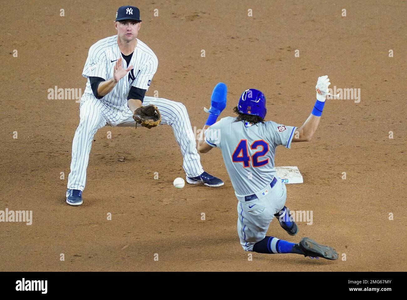 New York Mets' Billy Hamilton, right, steals second base against New