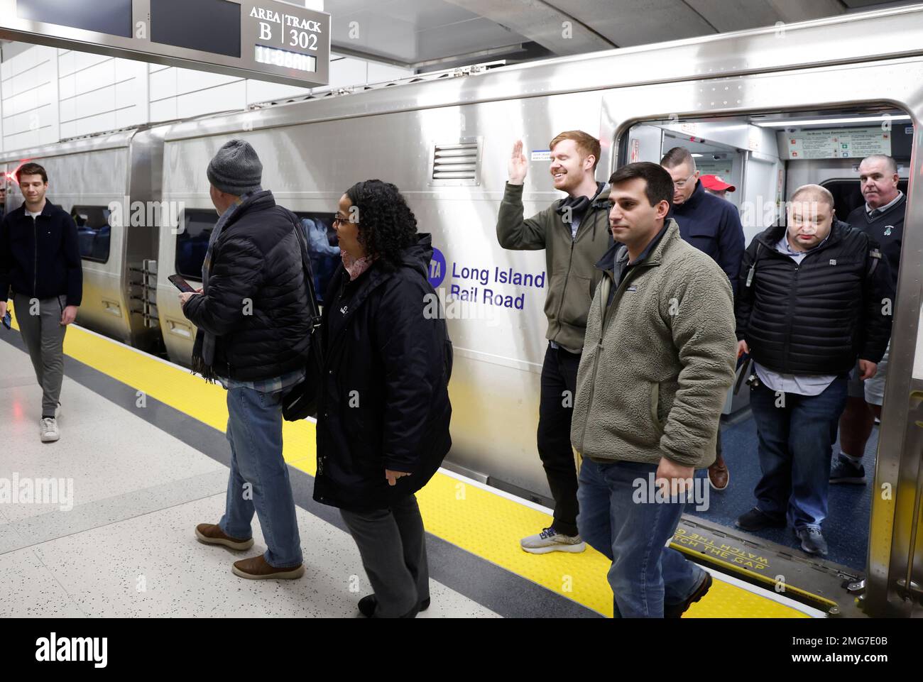 New York City USA 25th Jan 2023 Commuters Arrive On The Inaugural new-york-city-usa-25th-jan-2023-commuters-arrive-on-the-inaugural