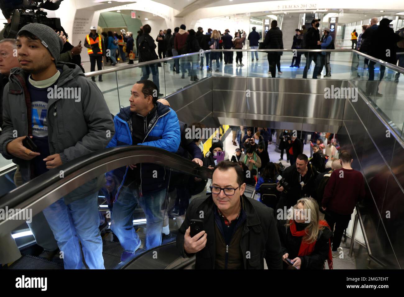 New York City USA 25th Jan 2023 Commuters Arrive On The Inaugural new-york-city-usa-25th-jan-2023-commuters-arrive-on-the-inaugural