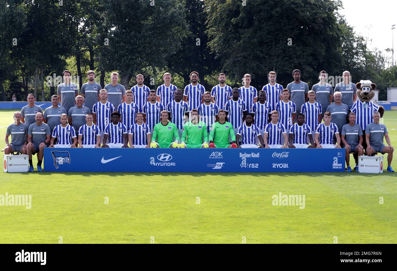 Hertha's players and staff member pose for a photo during the 2020/21