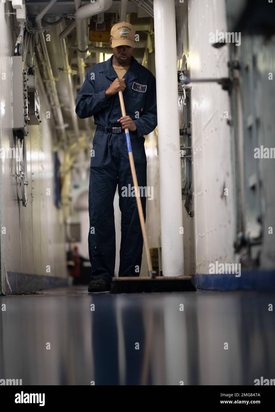 220822NLZ8391354 ATLANTIC OCEAN (Aug 22, 2022) Airman Devon