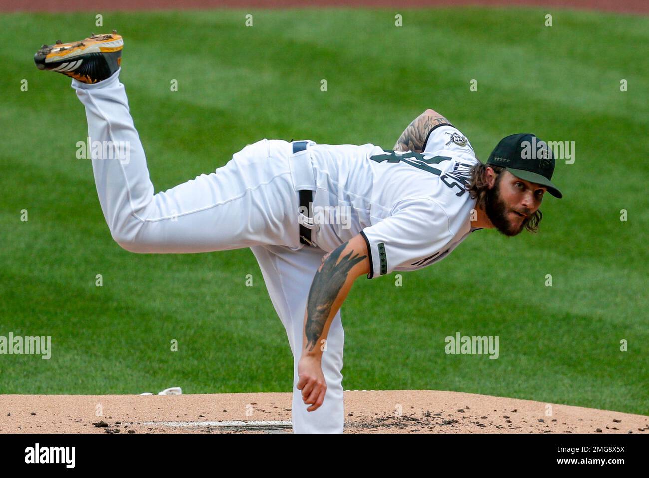 Pittsburgh Pirates starting pitcher Trevor Williams pitches against the