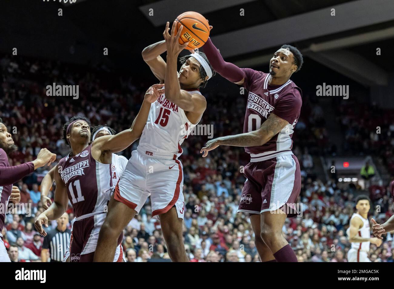 Mississippi State guard Eric Reed Jr. (11) and Mississippi State ...