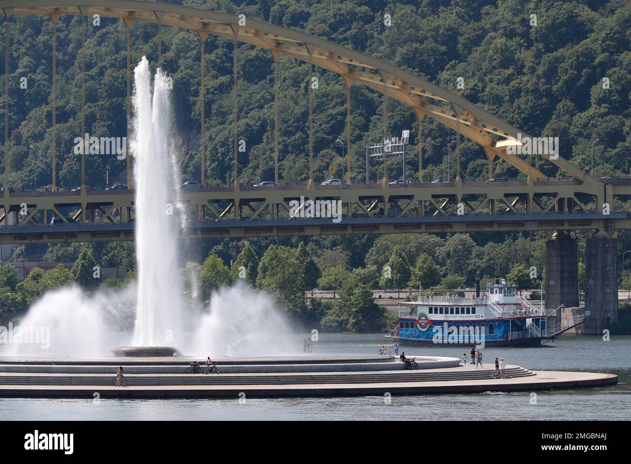 Three Rivers Queen The 3 Rivers Queen passes by the fountain in Point State Park at the ...