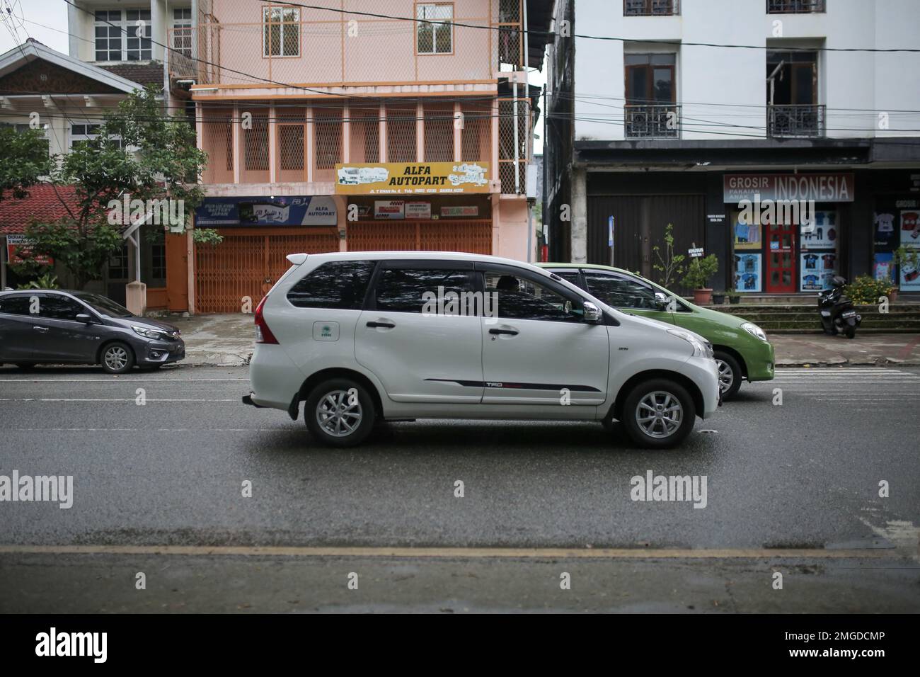 view of the city of banda aceh in the afternoon which is so crowded Stock Photo