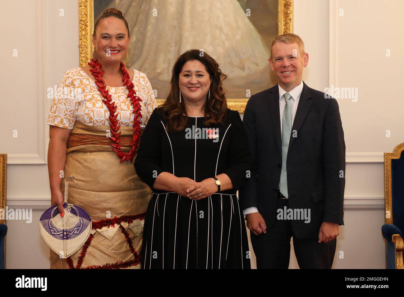 (230126) -- WELLINGTON, Jan. 26, 2023 (Xinhua) -- New Zealand's Governor-General Cindy Kiro (C), newly sworn-in Prime Minister Chris Hipkins (R), and deputy prime minister Carmel Sepuloni pose for a photo in Wellington, New Zealand, Jan. 25, 2023. Chris Hipkins was sworn in as New Zealand Prime Minister on Wednesday, with his predecessor Jacinda Ardern officially tendering her resignation. (Prime Minister Office of New Zealand/Handout via Xinhua) Stock Photo