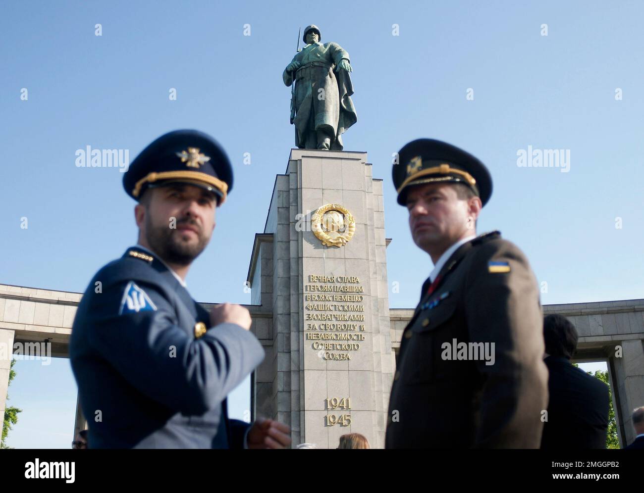 Soldiers attend commemorations to mark the 75th anniversary of Victory ...