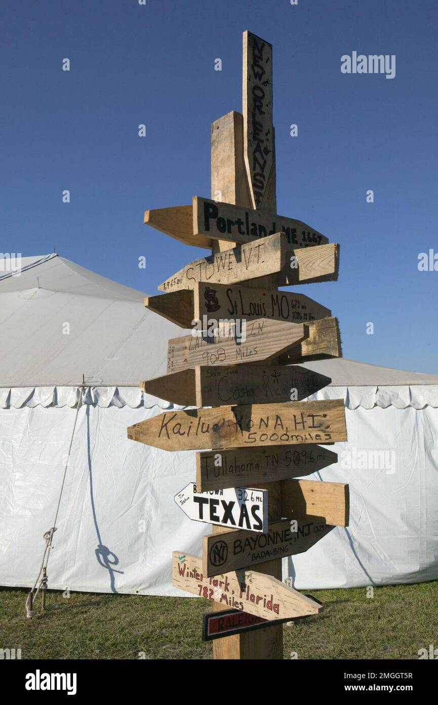Disaster recovery camps hi-res stock photography and images - Alamy