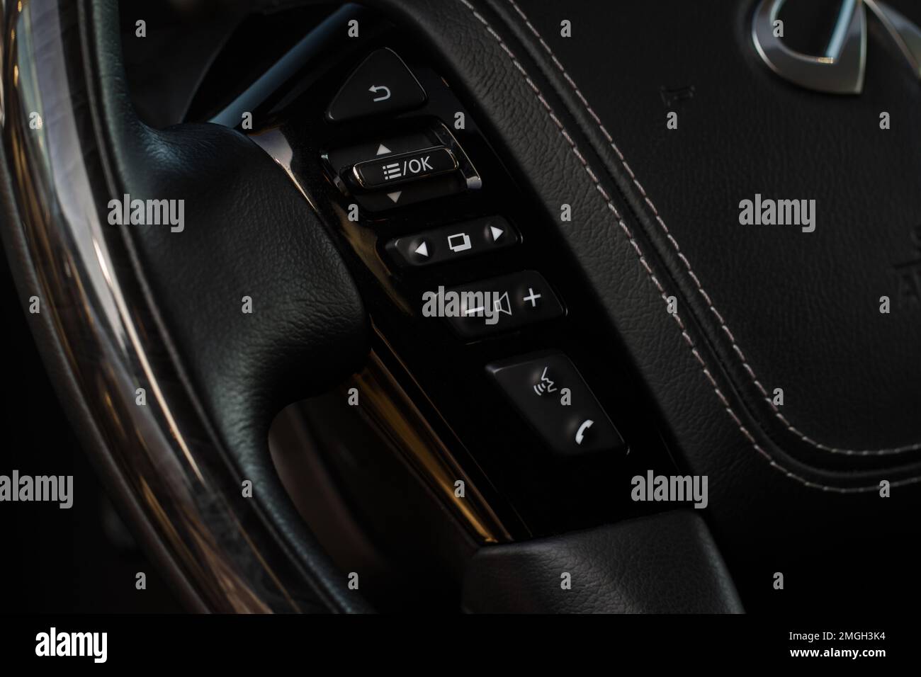 MOSCOW, RUSSIA DECEMBER 11, 2021 Infiniti QX80 (QX56) Volume and