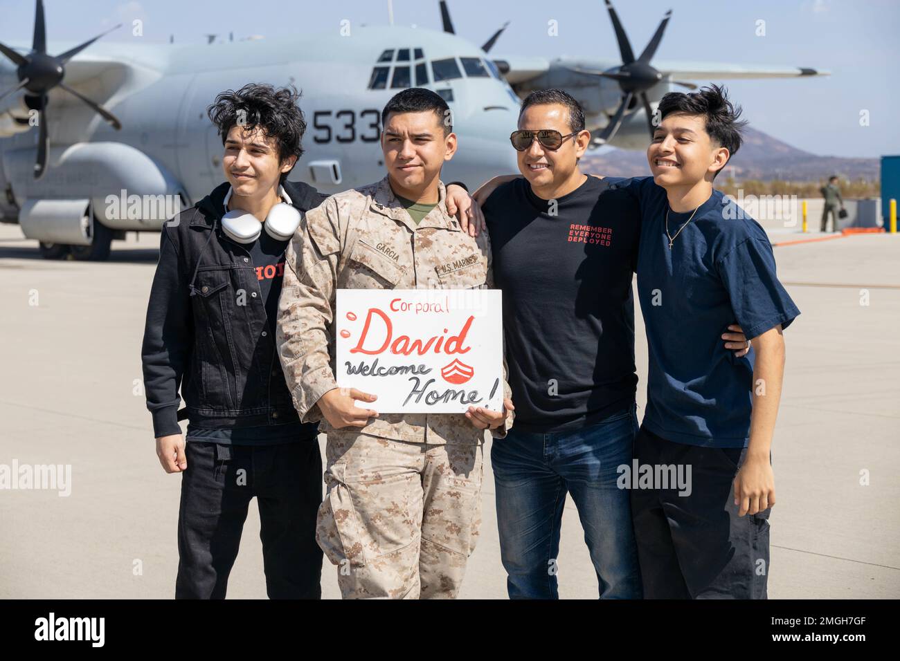 U.S. Marine Corps Cpl. David Garcia with Marine Aerial Refueler Transport Squadron 352, Marine Aircraft Group 11, 3rd Marine Aircraft Wing, poses for a photo with his family at the Combined Joint Task Force-Horn of Africa homecoming, on MCAS Miramar, California, Aug. 22, 2022. The deployment was a successful integration of elements of three Fleet Marine Force squadrons to provide critical rapid personnel recovery and medical evacuation capabilities to U.S. and partner forces operating in East Africa. Stock Photo