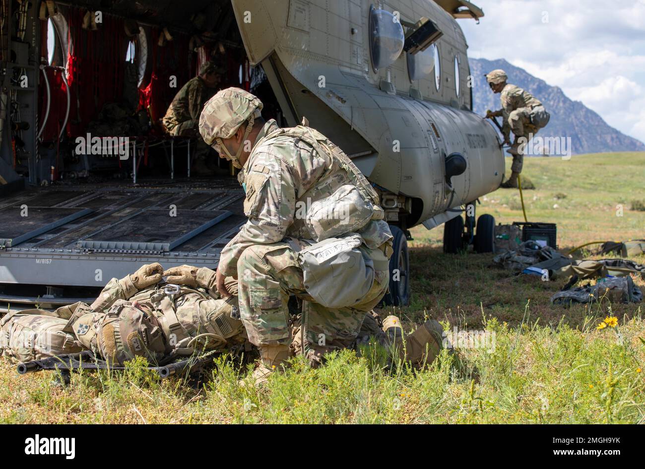 Combat medic attached to 404th Aviation Support Battalion, 4th Combat Aviation Brigade, 4th Infantry Division assess casualty’s injuries while Soldiers recovers a downed aircraft at Fort Carson, Colorado, Aug. 24, 2022. The combat medics attached to 404th ASB trained on providing medical treatment and care during the training exercise. Stock Photo