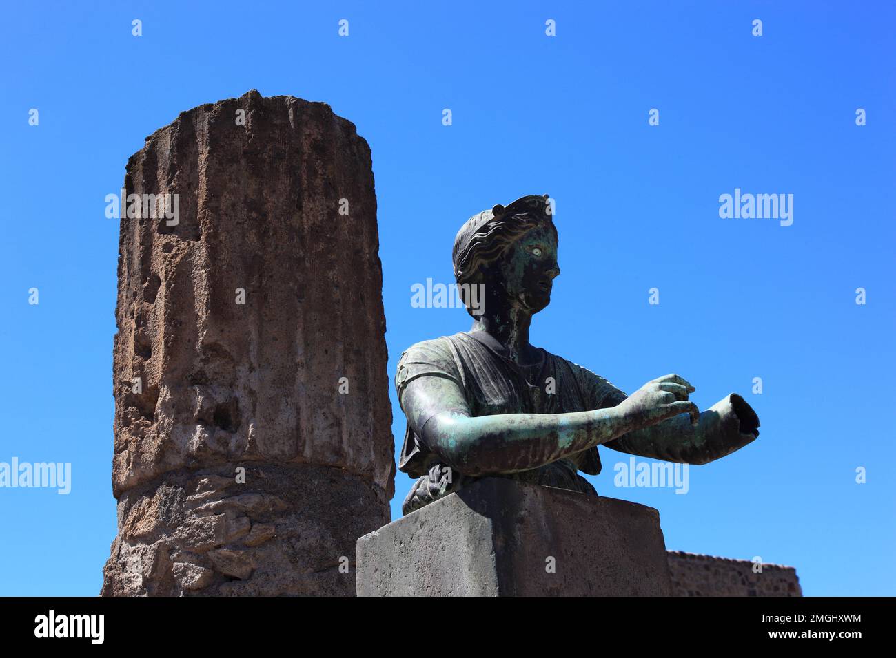 Statue der Diana am Apollo-Tempel von 120 v.Chr., dem griechisch-römischen Gott gewidmet, Pompeji, antike Stadt in Kampanien am Golf von Neapel, beim Stock Photo