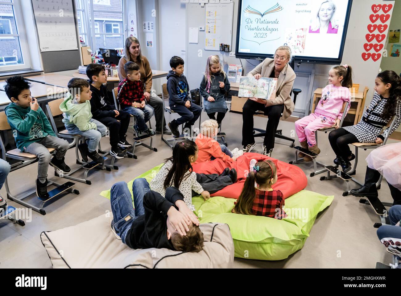 THE HAGUE - Minister of Finance Sigrid Kaag reads to children from group 3  at primary school OBS Willem Drees in The Hague, in the run-up to the  National Reading Days. ANP