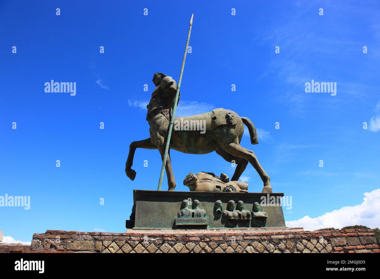 Statue von Centaur auf dem Gebiet des Forum, Kentaur, Mischwesen der griechischen Mythologie aus Statue von Centaur auf dem Gebiet des Forum, Kentaur, Mischwesen der griechischen Mythologie aus