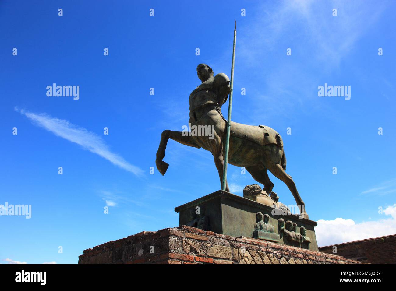 Statue von Centaur auf dem Gebiet des Forum, Kentaur, Mischwesen der griechischen Mythologie aus Statue von Centaur auf dem Gebiet des Forum, Kentaur, Mischwesen der griechischen Mythologie aus
