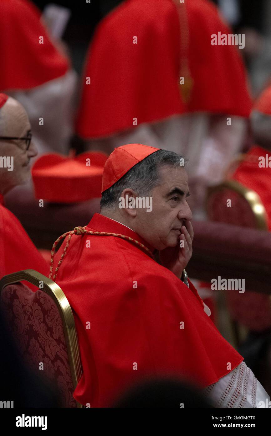 Rome, Italy, 25 january, 2023. Cardinal Angelo Becciu attends Vespers celebrated by Pope Francis in the St. Paul Outside the Walls Basilica in Rome. Maria Grazia Picciarella/Alamy Live News Stock Photo