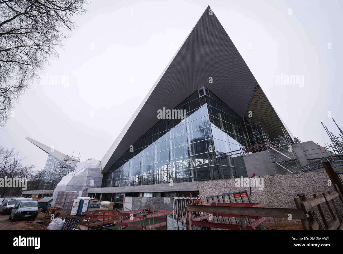 26 January 2023, Hamburg: Exterior view of the Alster swimming pool ...