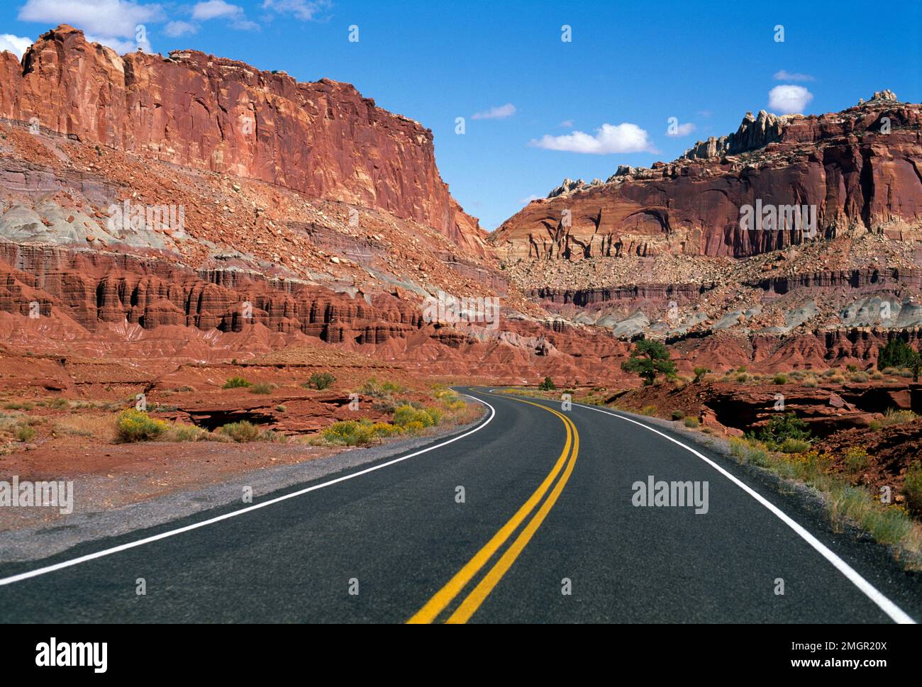 Horizontal road in landscape hi-res stock photography and images - Alamy