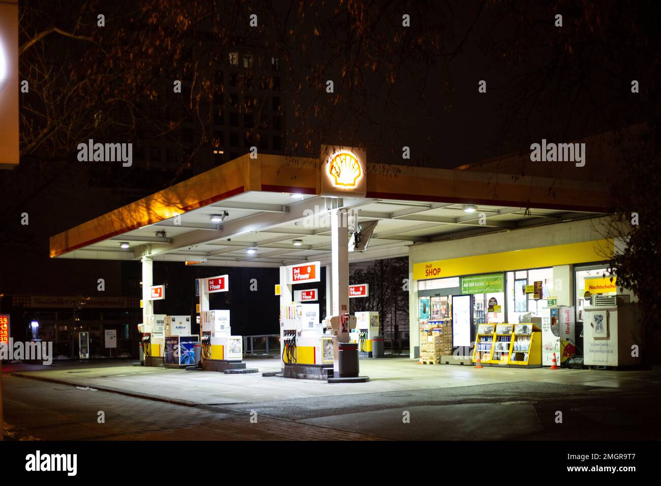 Munich, Germany. 26th Jan, 2023. Shell Tankstelle. Impressionen von