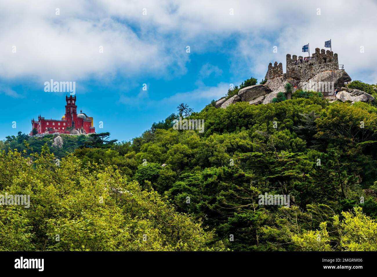 Castle high on a hill hi-res stock photography and images - Alamy