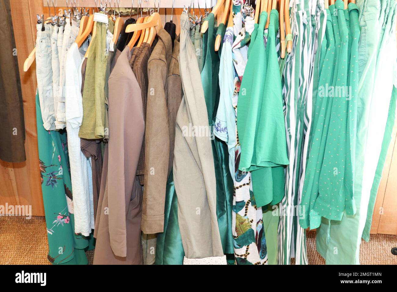 Green Clothing Rack Clothing rack display hi-res stock photography and images - Alamy
