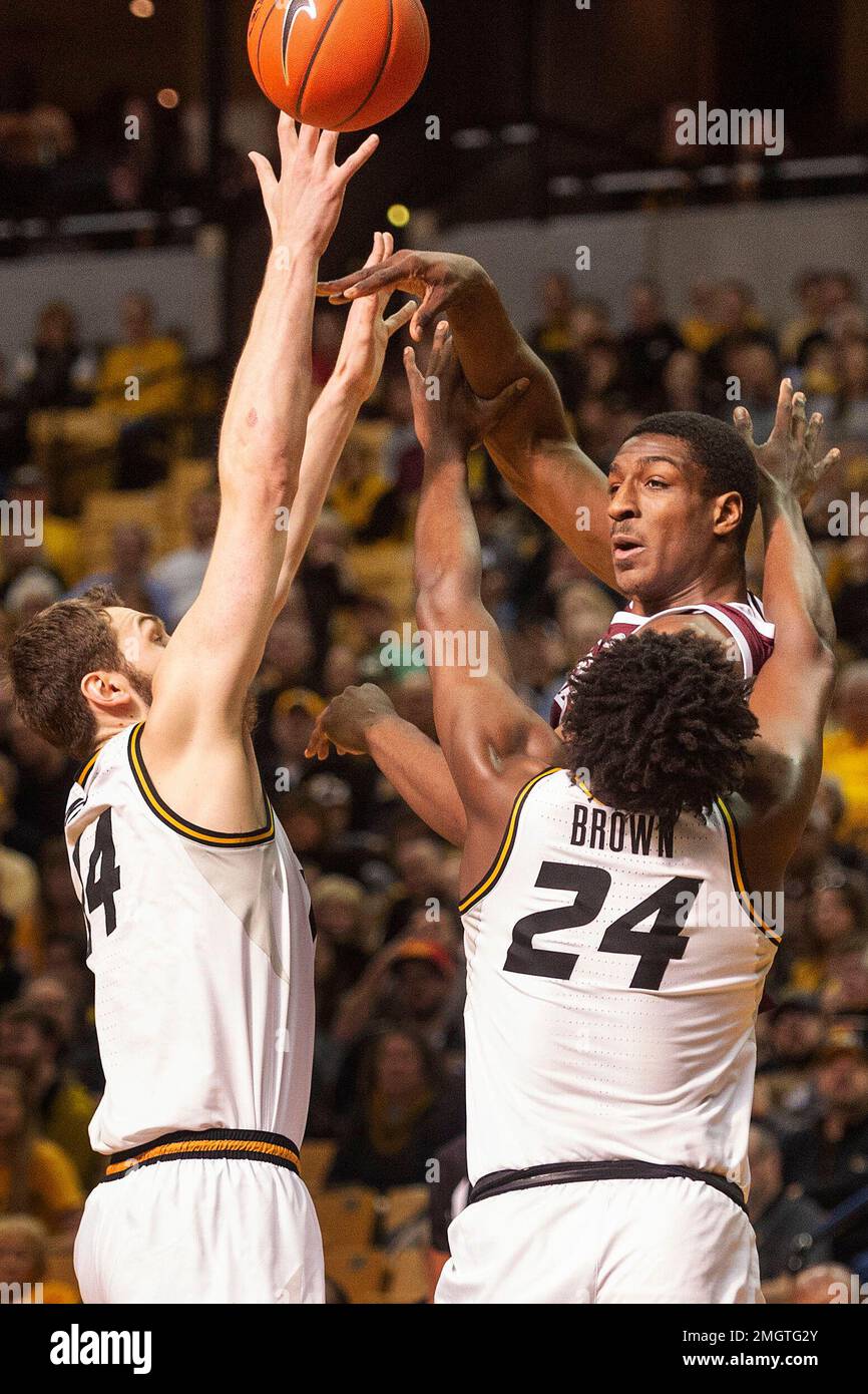Mississippi State's Reggie Perry, top right, passes the ball over