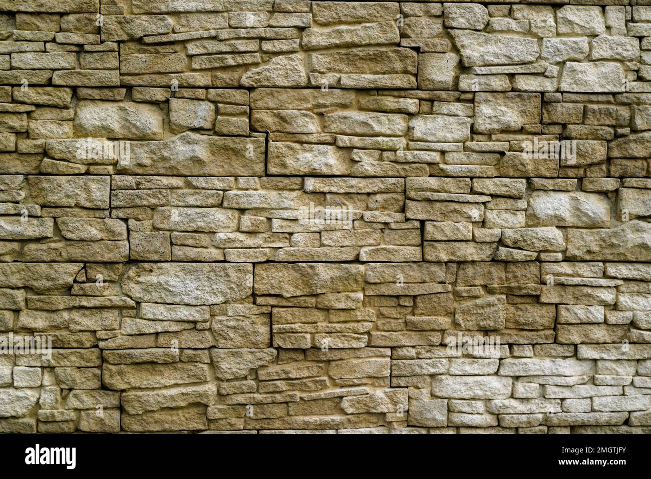 https://c8.alamy.com/comp/2MGTJFY/stone-pebbles-old-wall-vintage-texture-background-brick-siding-different-sized-stones-2MGTJFY.jpg