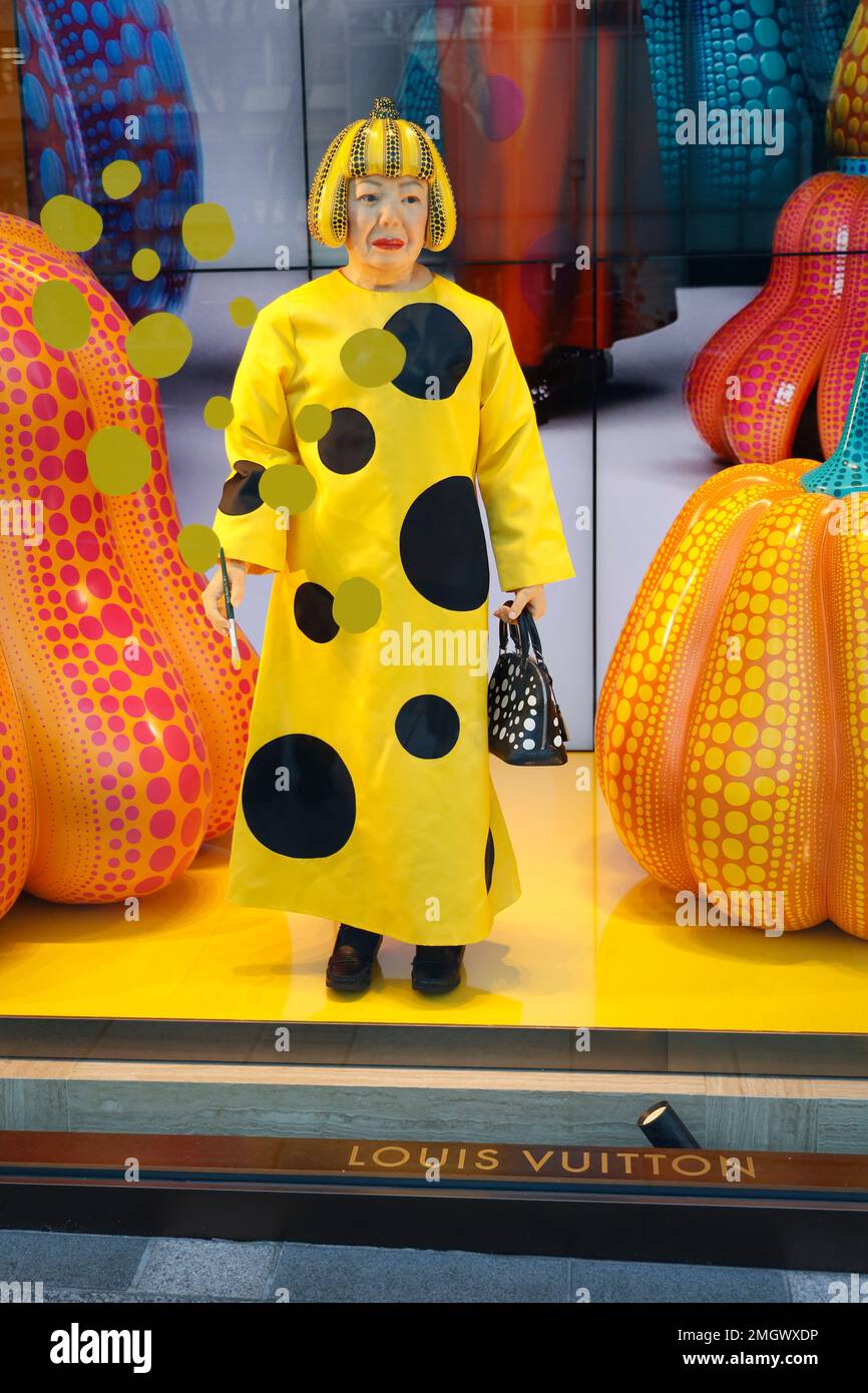 Hyper-realistic Yayoi Kusama robot spotted in London for fashion line