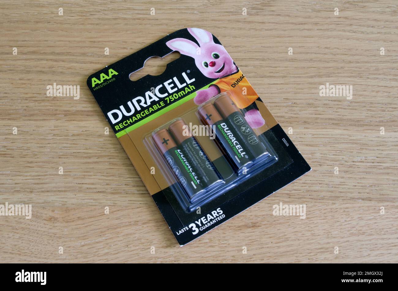 Duracell AAA Alkaline Rechargeable 750 mAh Batteries Stock Photo - Alamy