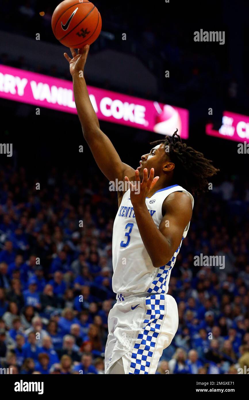 Kentucky's Tyrese Maxey takes an uncontested shot in the first half of