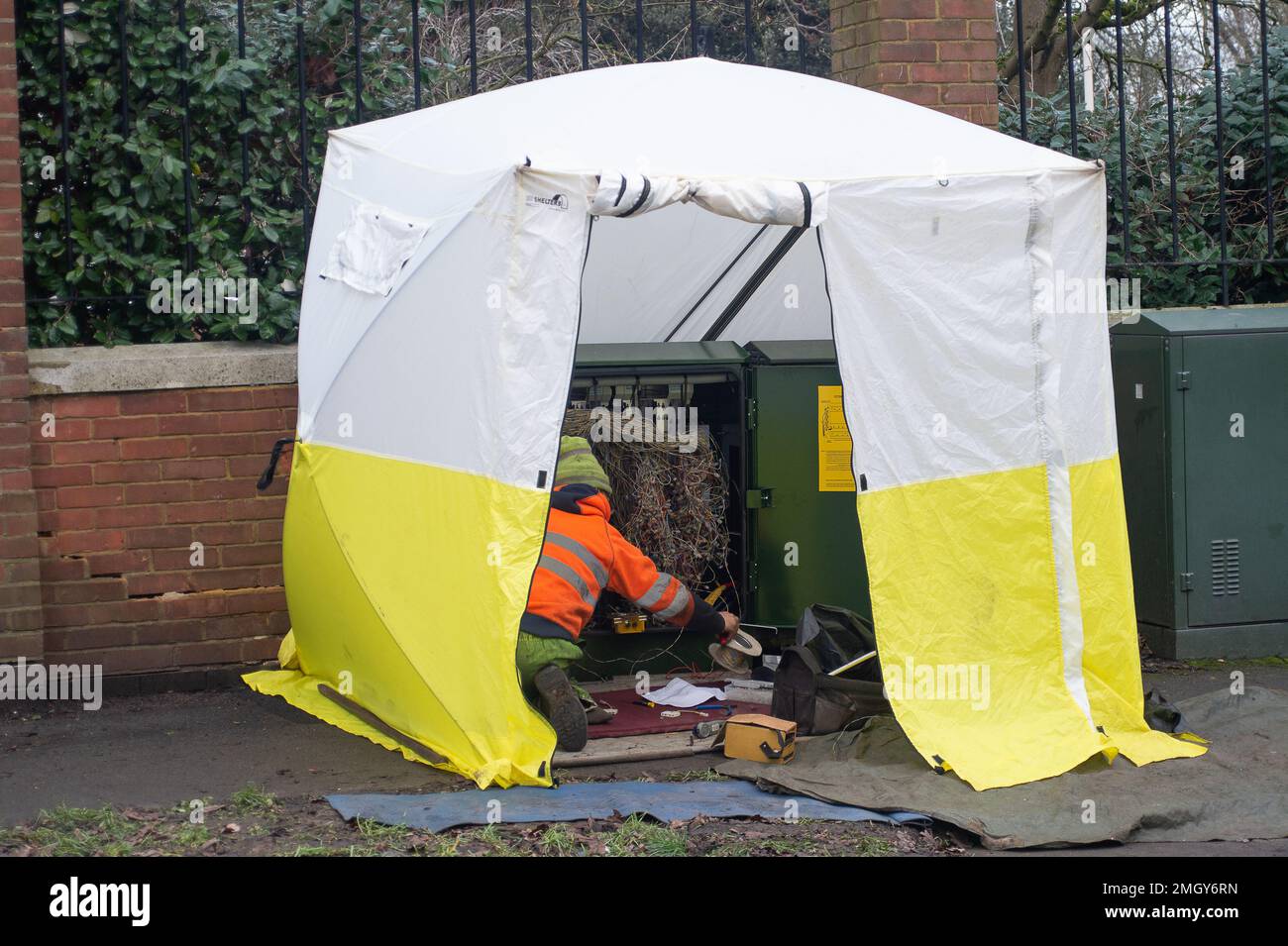 Talktalk engineer hi-res stock photography and images - Alamy