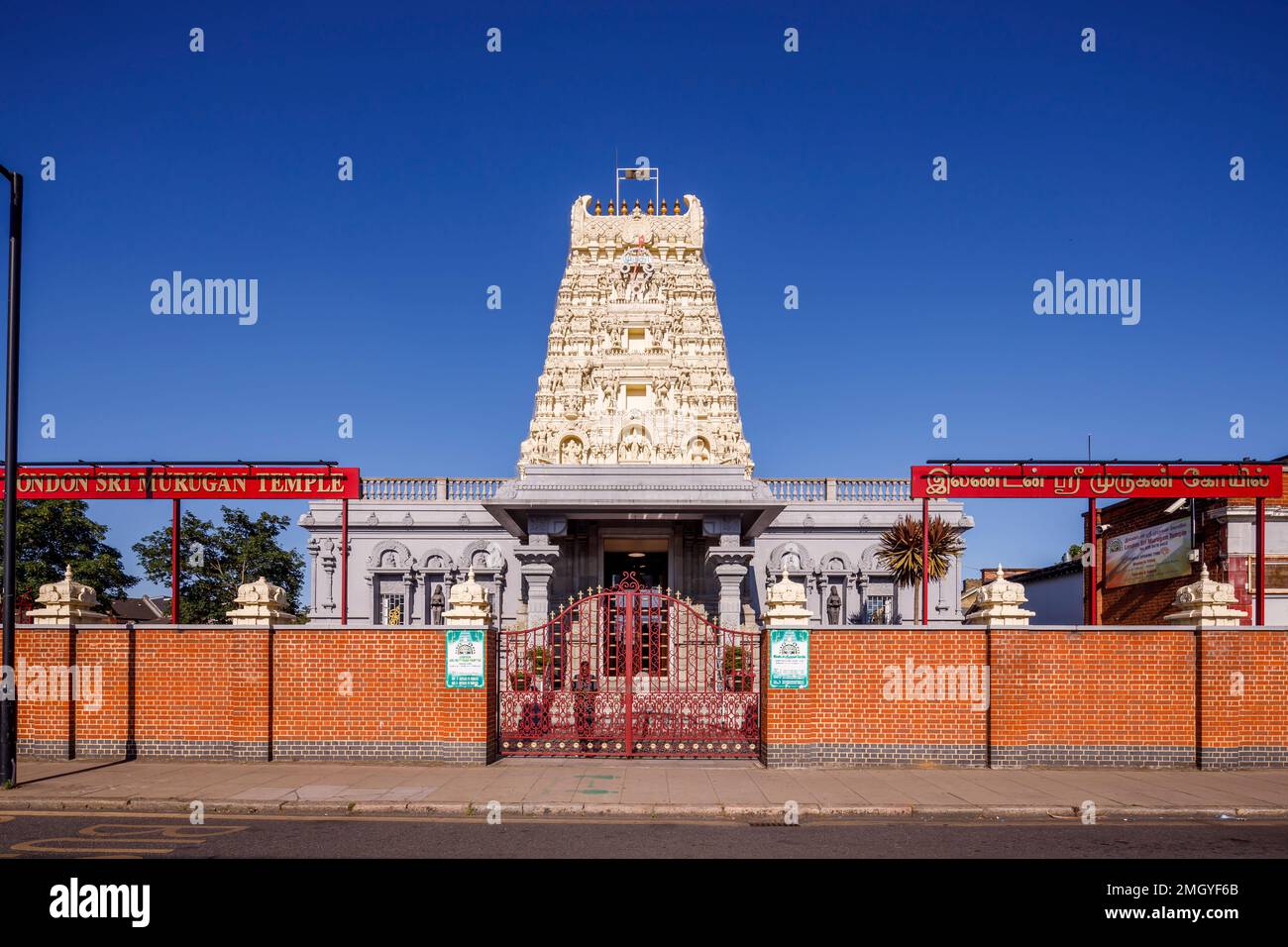 Forest gate community neighbourhood hi-res stock photography and images ...