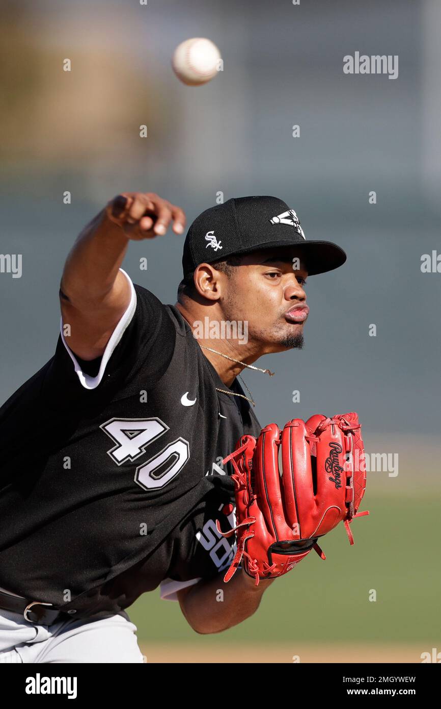 June 2, 2022, Toronto, ON, Canada: Chicago White Sox relief pitcher Reynaldo  Lopez (40) throws against the Toronto Blue Jays in the eighth inning of  American League baseball action in Toronto on