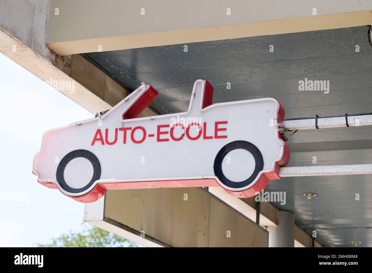 text autoecole french means driving school in car signage in france on