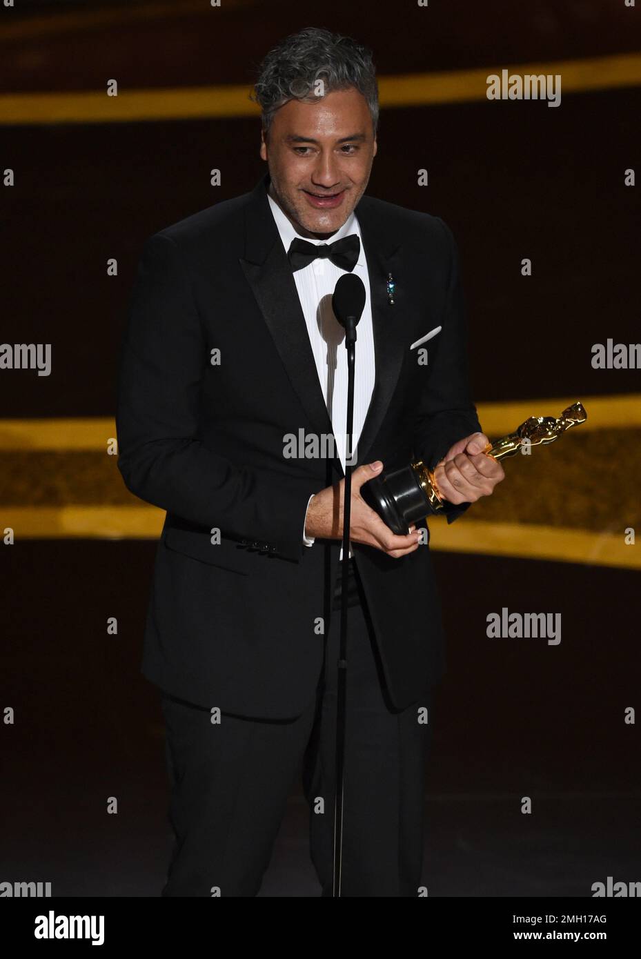 Taika Waititi Accepts The Award For Best Adapted Screenplay For Jojo 