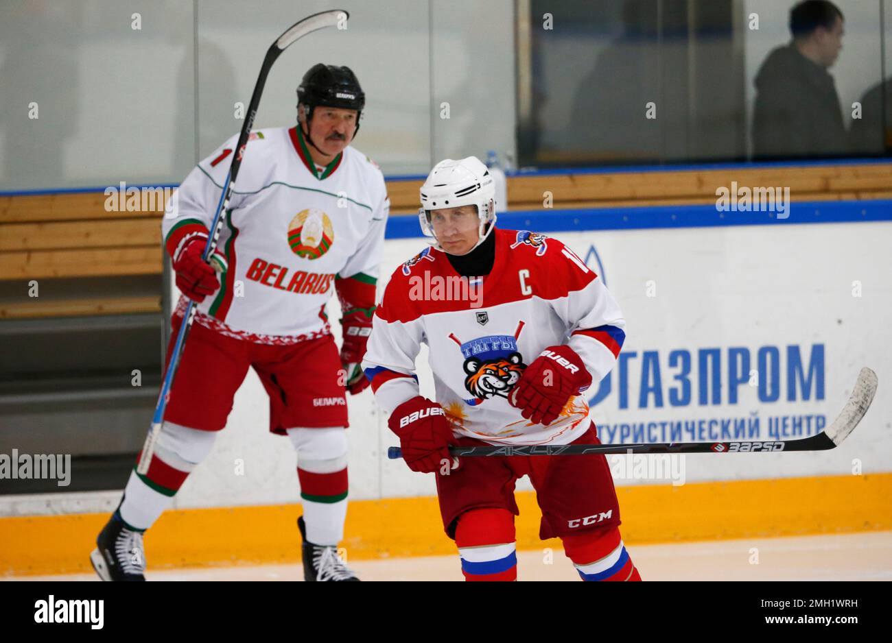 Russian President Vladimir Putin, right, and Belarusian President Alexander Lukashenko take part in a match of the Night Hockey League teams in Rosa Khutor in the Black Sea resort of in Sochi, Russia, Friday, Feb. 7, 2020. Russian President Vladimir Putin is hosting the leader of Belarus for another round of talks on closer integration amid mounting Russian economic pressure on its ex-Soviet ally. (AP Photo/Alexander Zemlianichenko, Pool) Stock Photo