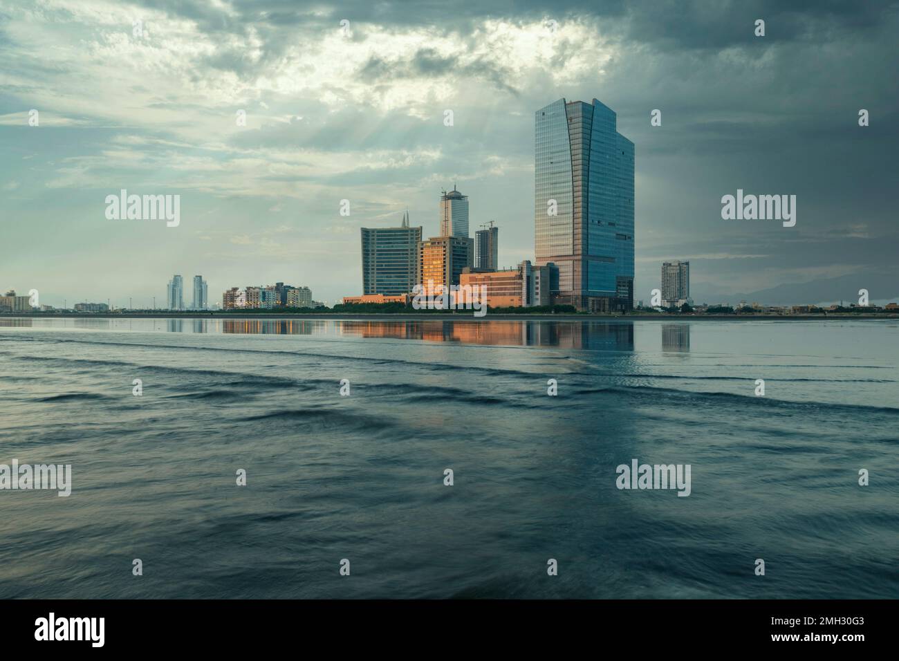 karachi pakistan 2022, karachi cityscape, landmarks of karachi, dolmen