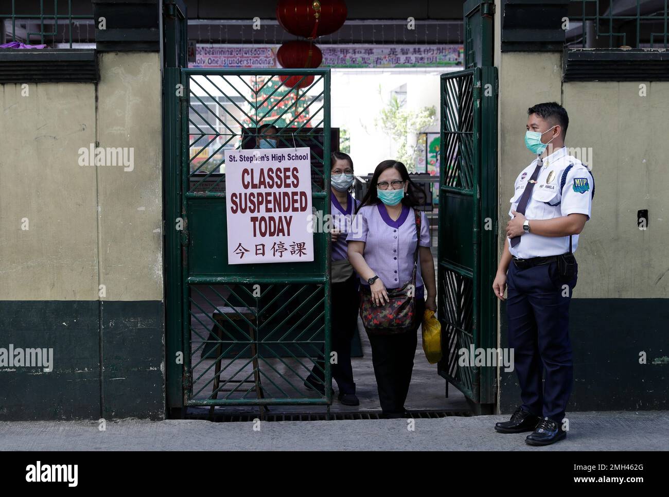 Teachers wear face masks at a ChineseFilipino school that suspended