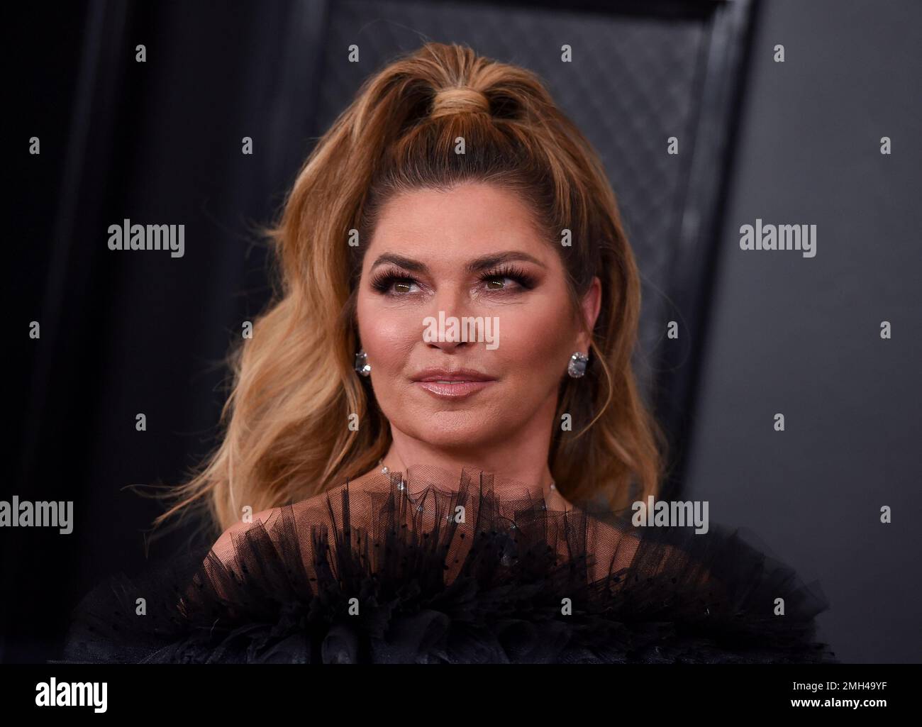 Shania Twain arrives at the 62nd annual Grammy Awards at the Staples