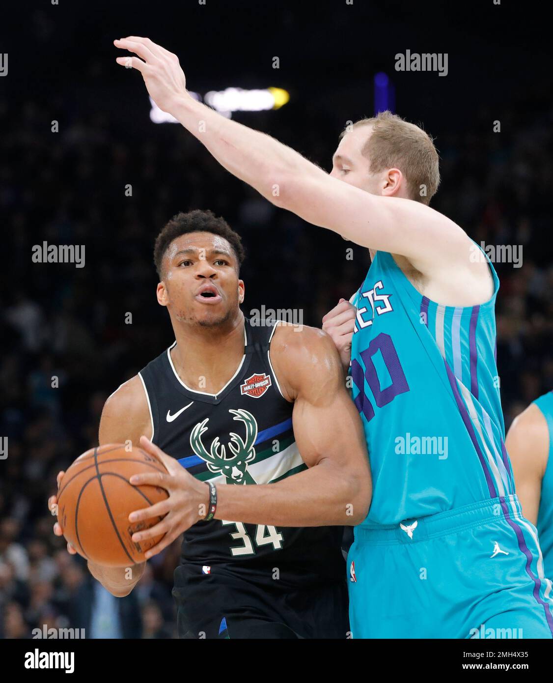 Milwaukee Bucks forward Giannis Antetokounmpo (34) in action in front