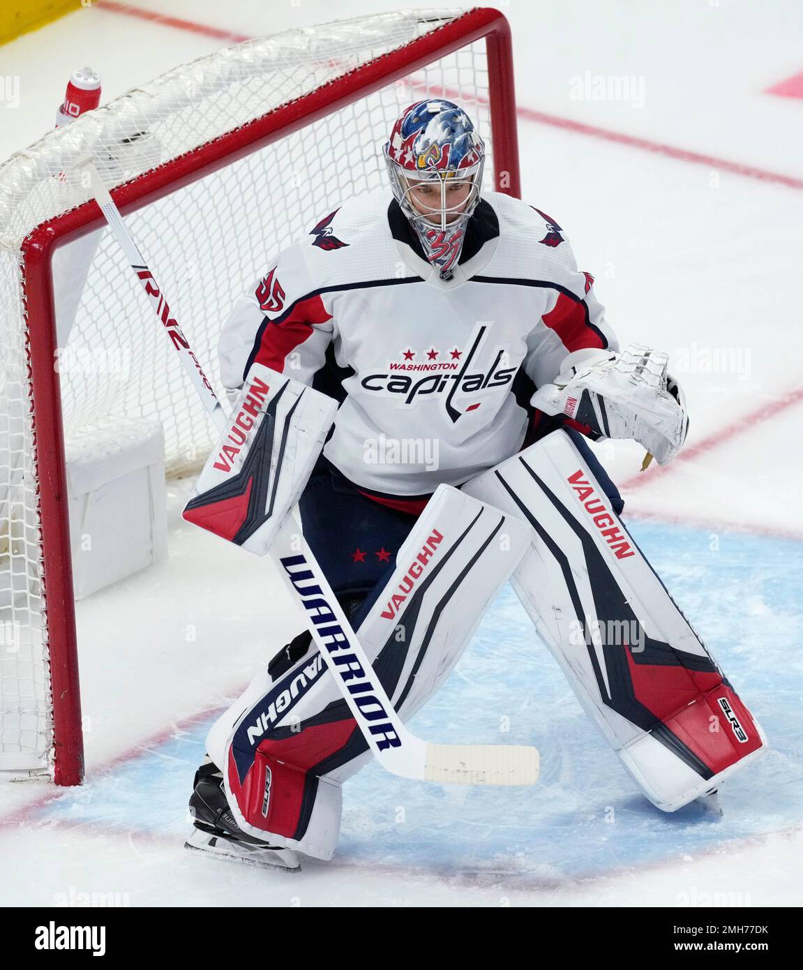 Washington Capitals Goaltender Darcy Kuemper (35) In The First Period ...