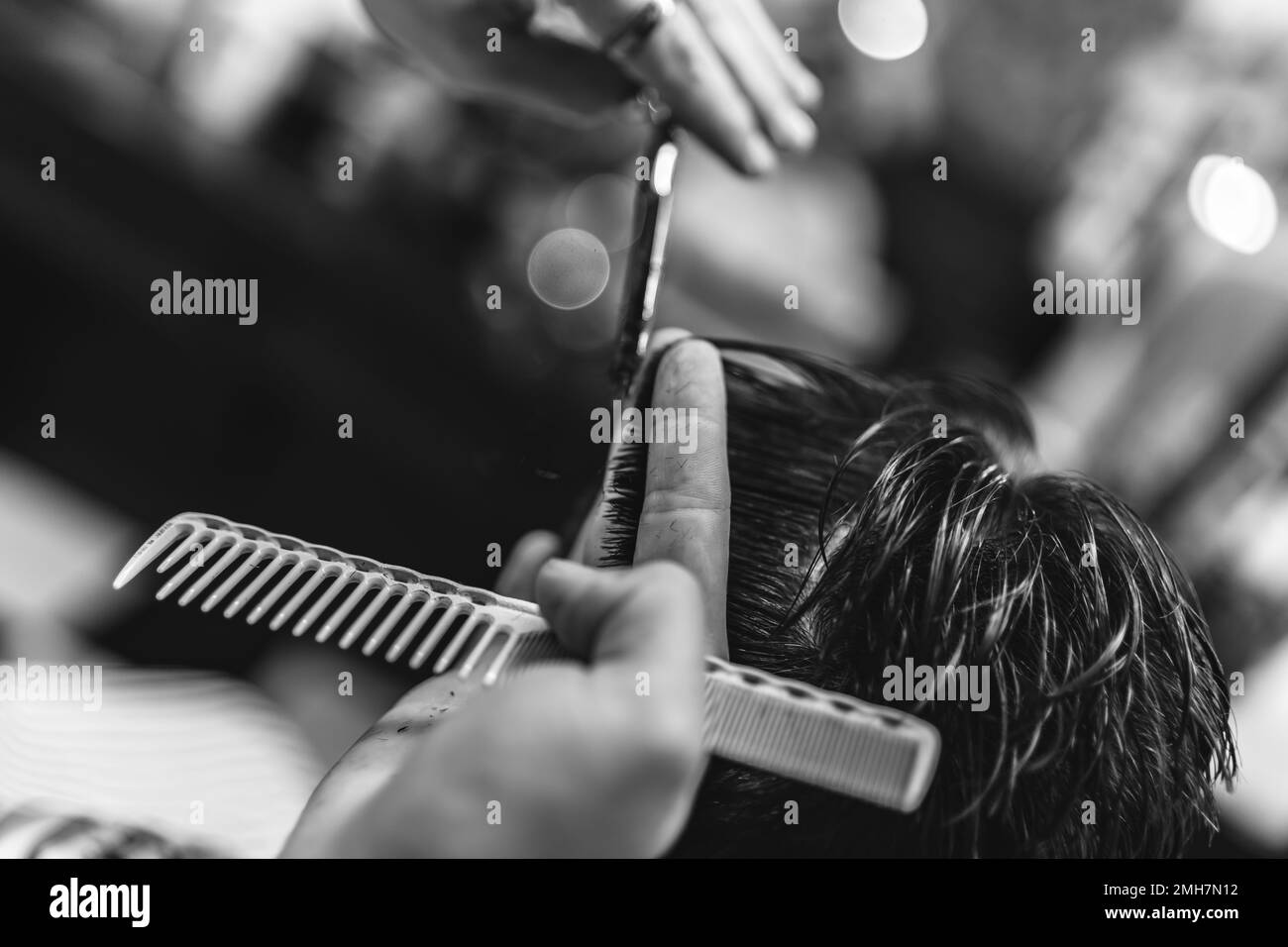 Men's haircut in a Stock Photo Alamy