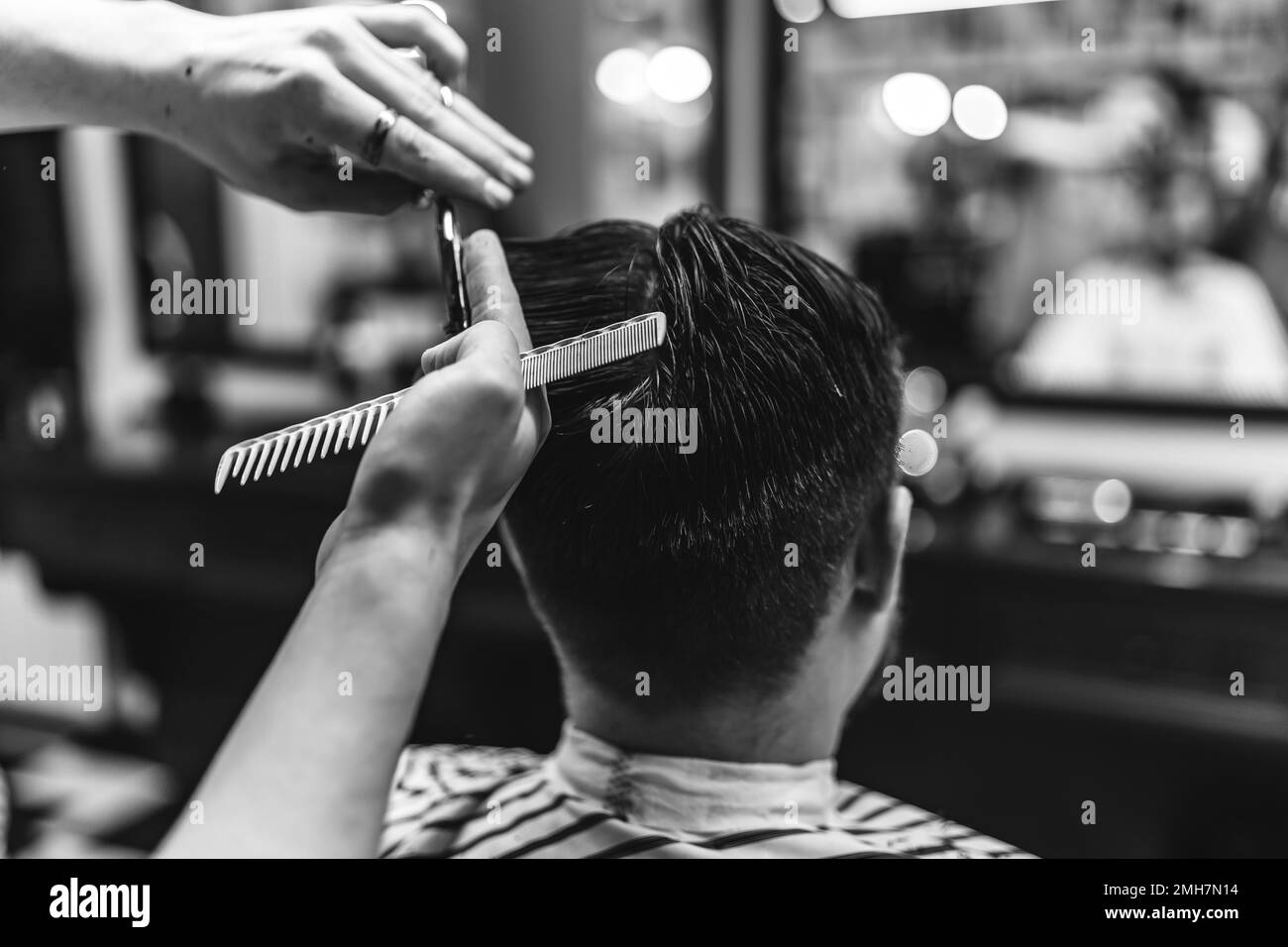 Men's haircut in a Stock Photo Alamy