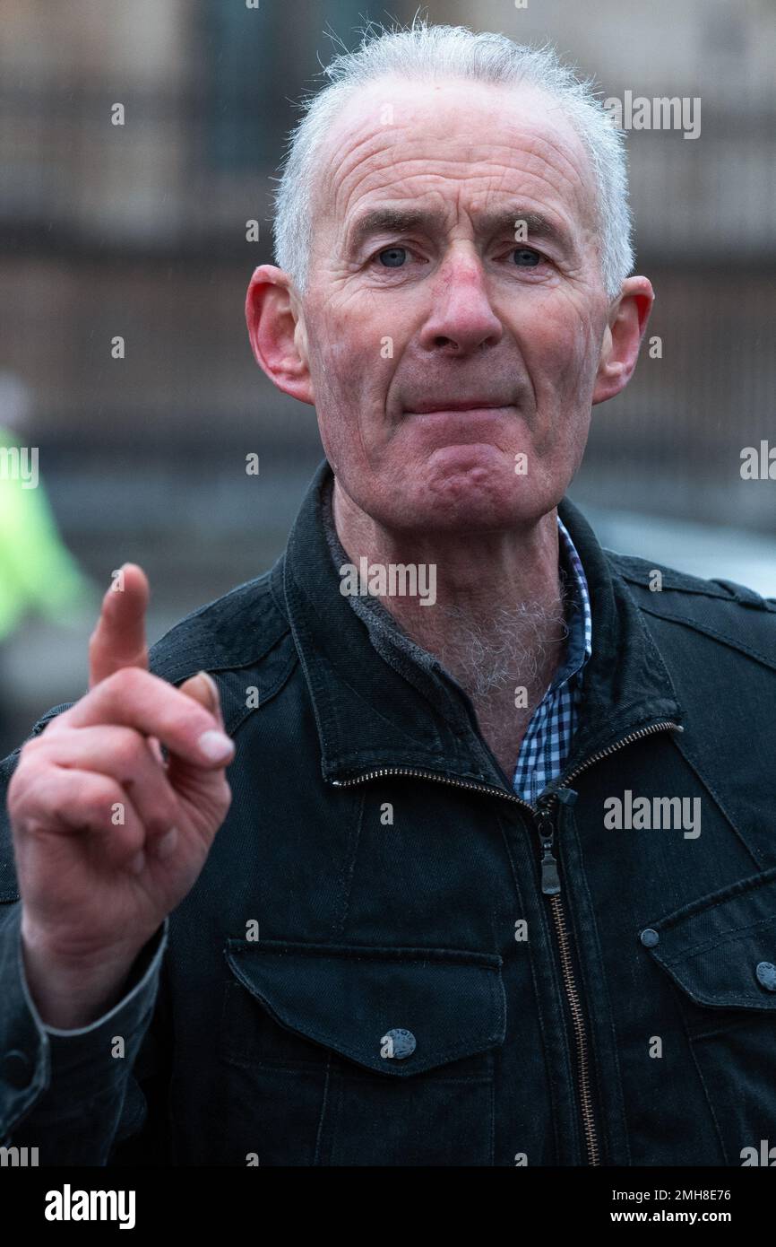 London, UK. 26 January, 2023. An organiser addresses a vigil to