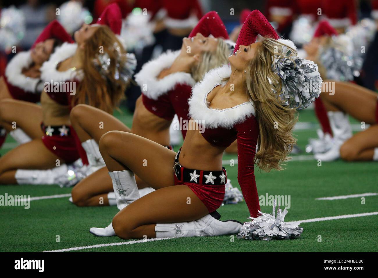 Nov 10, 2019: The Dallas Cowboys Cheerleaders perform during an NFL game  between the Minnesota Vikings and the Dallas Cowboys at AT&T Stadium in  Arlington, TX Minnesota defeated Dallas 28-24 Albert Pena/CSM